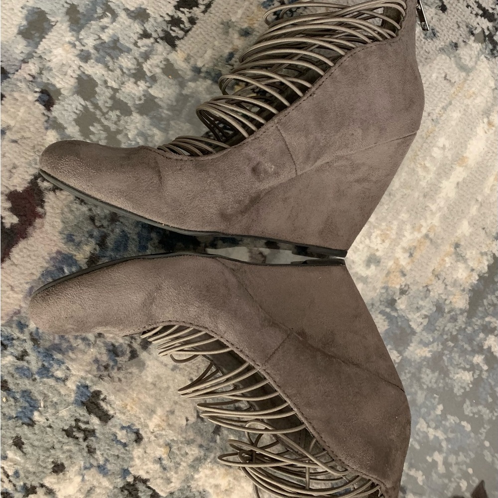 Shoes - Picture 4 of 9